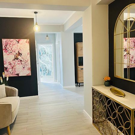 Sibiu Ezonia Central Apartment מראה חיצוני תמונה
