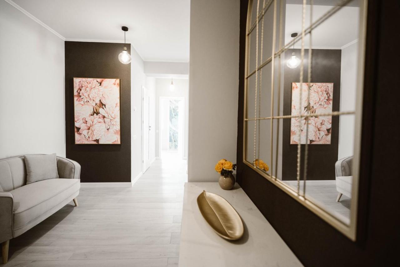 Sibiu Ezonia Central Apartment מראה חיצוני תמונה