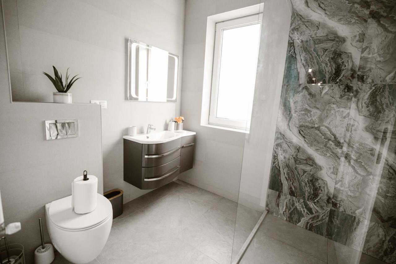 Sibiu Ezonia Central Apartment מראה חיצוני תמונה
