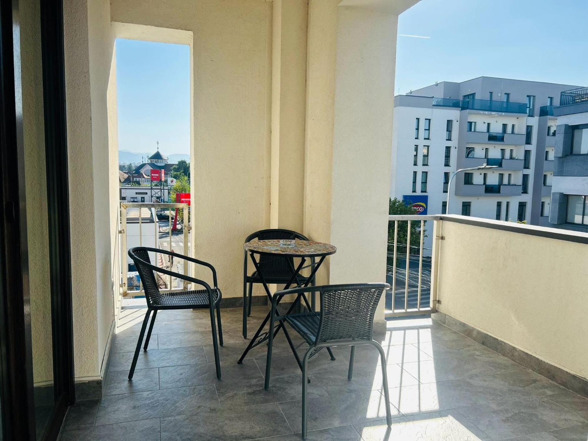 Sibiu Ezonia Central Apartment מראה חיצוני תמונה